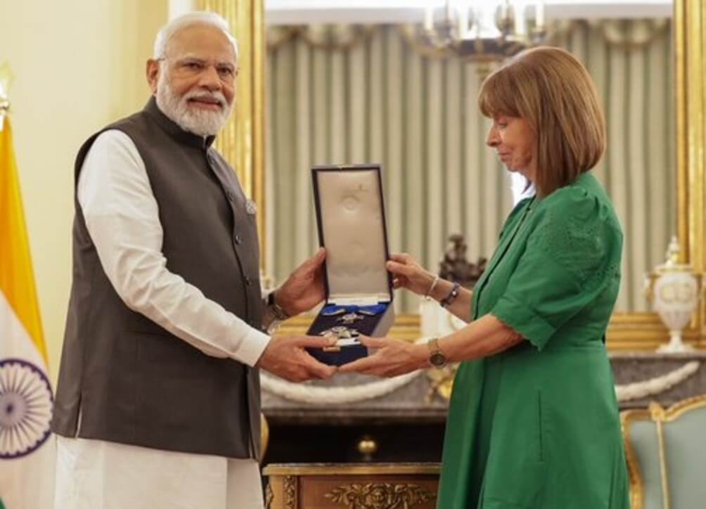 PM Narendra Modi receives award honour from Greece President (1)