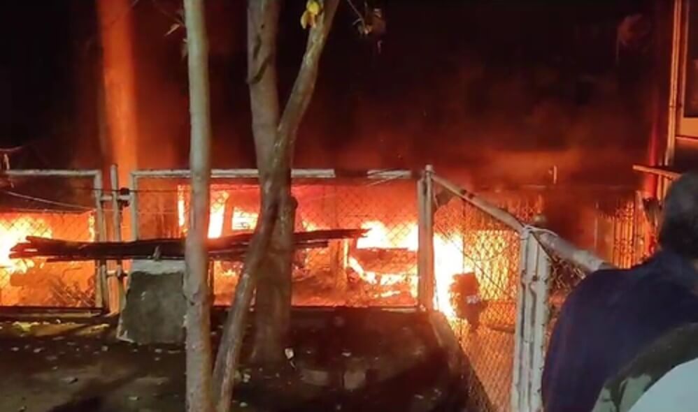 Fire in apartment in Mumbai 6 dead (1)