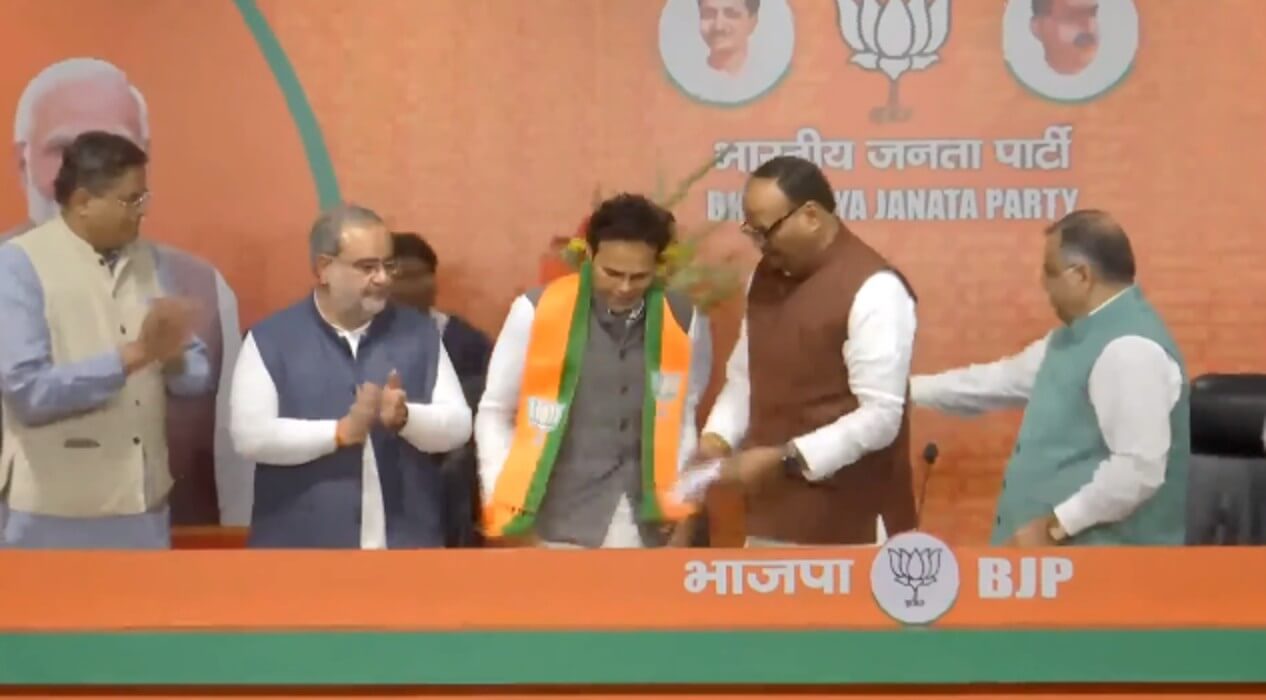 भाजपा में शामिल होते रितेश पांडेय (फाइल फोटो)
