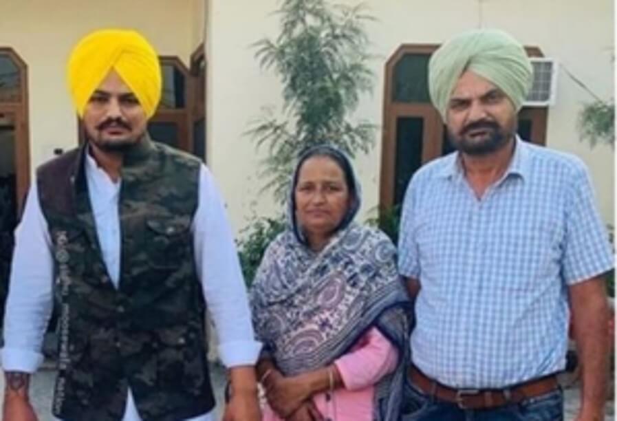 Sidhu and his parents (1)