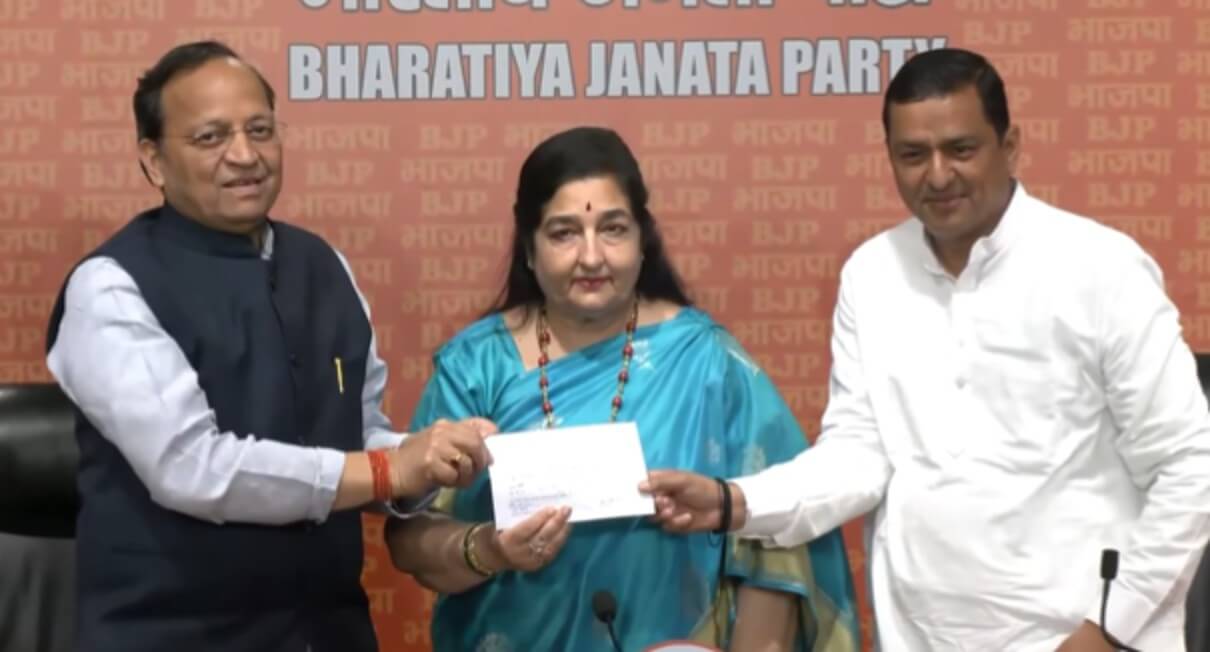 Anuradha Paudwal joins BJP (1)