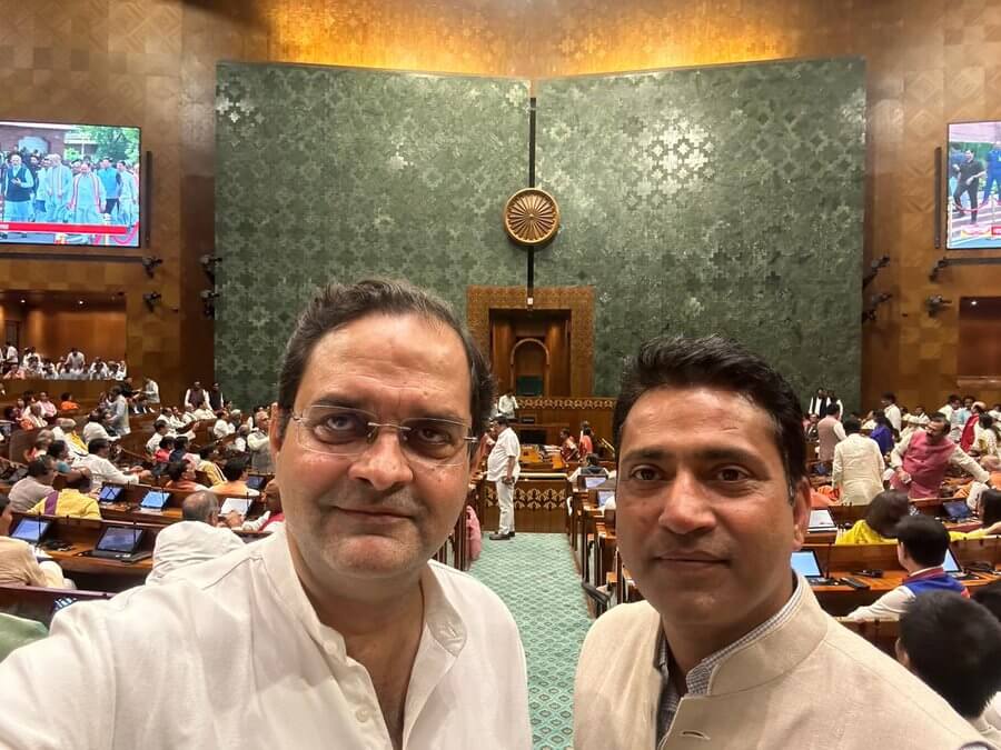 कांग्रेस में शामिल हुए बृजेंद्र सिंह (बाए) और राहुल कस्वां (दाए) - फोटो | - यह तस्वीर कांग्रेस नेता बृजेंद्र सिंह द्वारा ट्वीट की गई है 