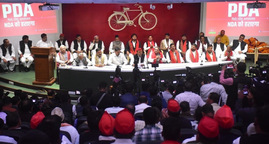 several leaders join samajwadi party (1)