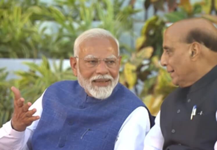 Narendra Modi And Rajnath Singh (1)