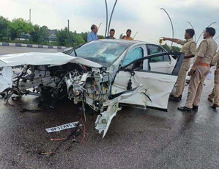 Accident Nand Gopal Nandis Son and Daughter In Law Meet With An Accident (1)