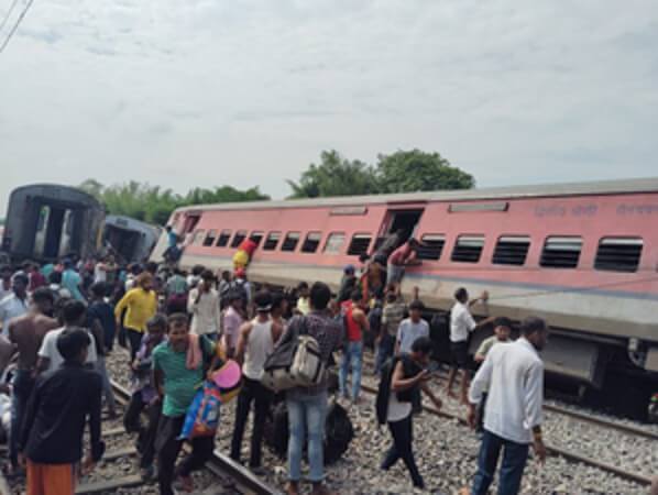 Dibrugarh Express Derails In UP (1)