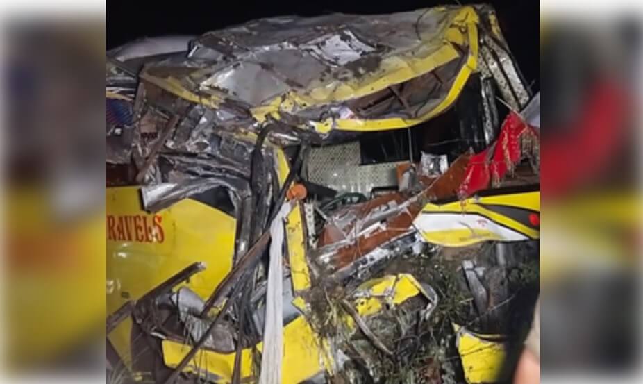 Accident On Lucknow Expressway (1)