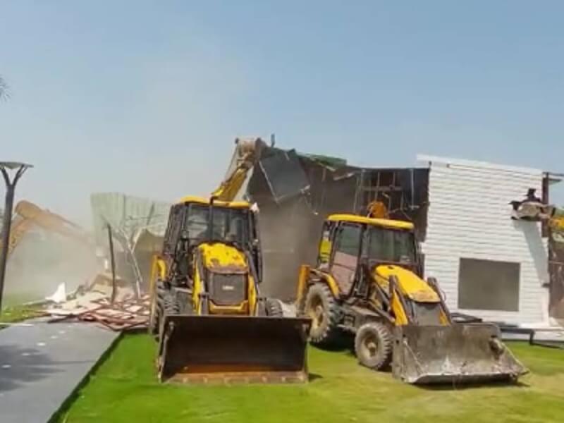 Bulldozer action Indore (1) (1)