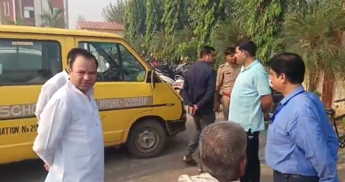 Amroha firing on school bus (1)