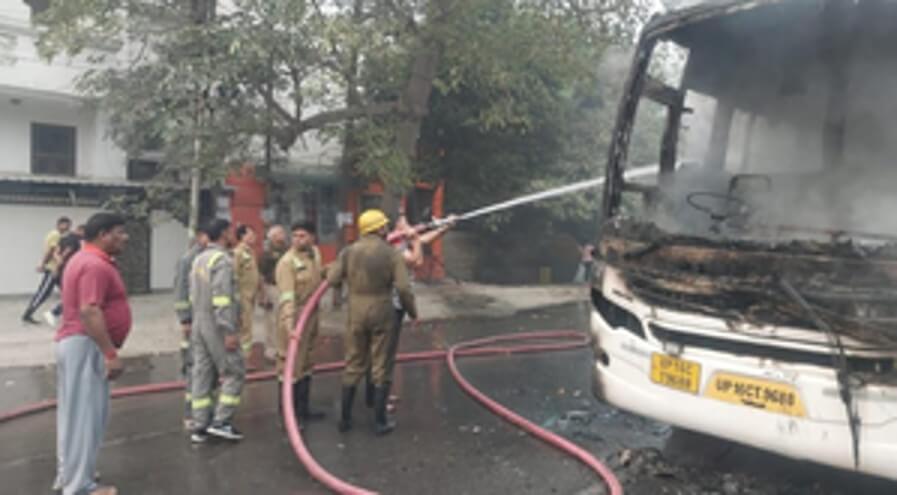 school bus catches fire in Ghaziabad (1) (1)
