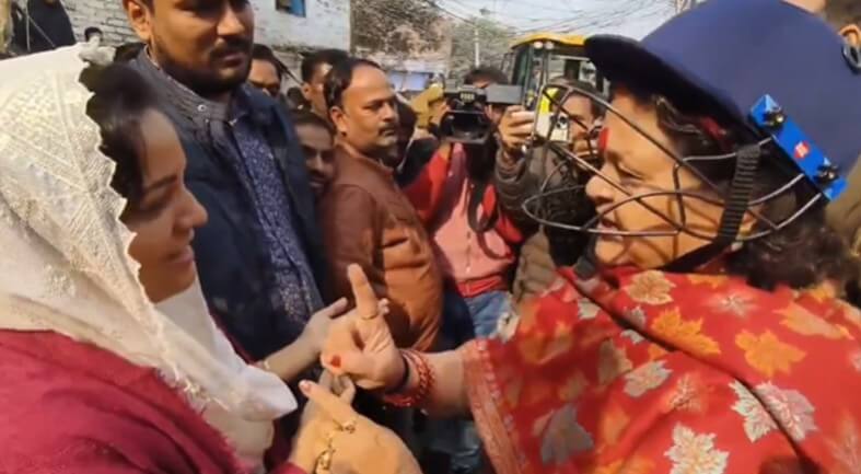 Mayor Pramila Pandey and SP MLA Nasim Solanki (1)