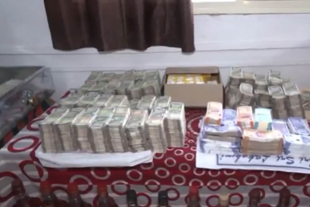 cash money recovered Gadak Karnataka (1)