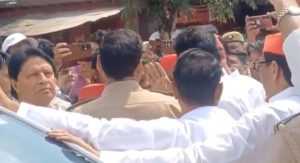 Ramji Suman cavalcade attacked (1)