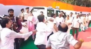 two factions of congress fight each other (1) (1)