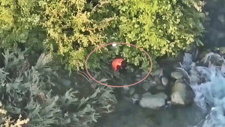 Kulgam man jumps into river to escape police (1) (1)