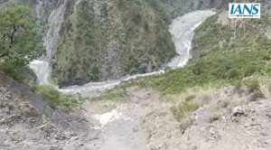 army vehicle falls into gorge 3 jawans dead (1)