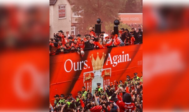 car runs over people in liverpool UK 50 injured (1)