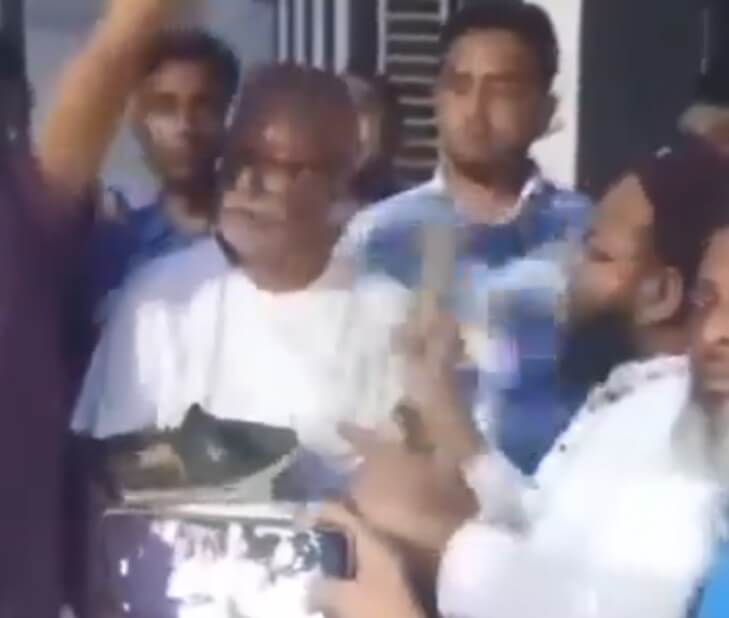 bangladesh chief election commissioner beaten (1)