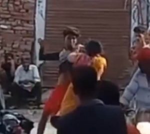 man thrashes woman in UP (1)