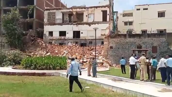 Building collapse in Delhi (1)