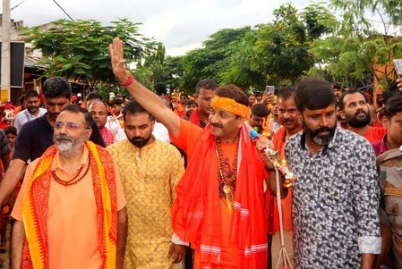 Manoj Tiwari And Nishikant Dubey IANS (1) (1)