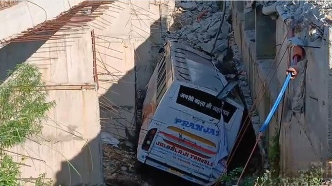bus falls from bridge was on way to Katra vaishno devi shrine (1) (1)