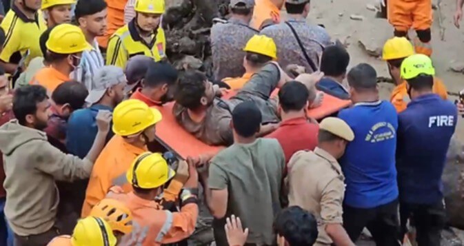 man rescued from debris after 16 hours Chamoli cloudburst (1) (1)