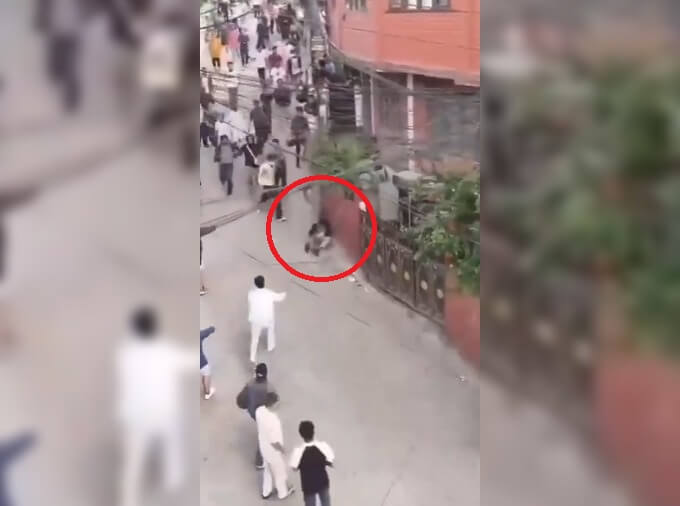 nepals finance minister beaten up (1)