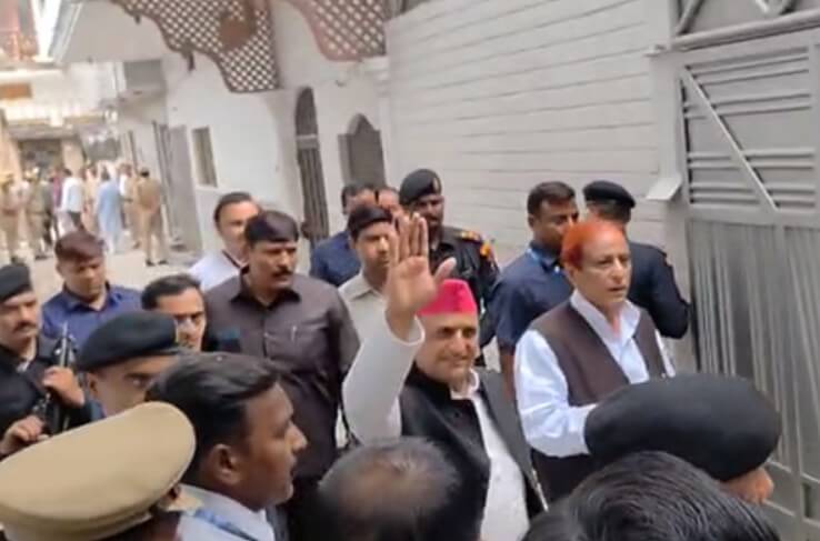 Akhilesh Yadav meets Azam Khan after 23 months in Rampur (1)