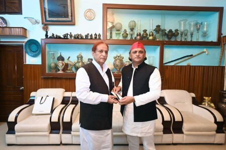 Azam Khan and Akhilesh Yadav meeting October 08 (1) (1)
