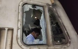 stones pelted at festival special train in Kanpur (1)