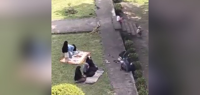 women offer namaz at Shanivarwada Pune 2