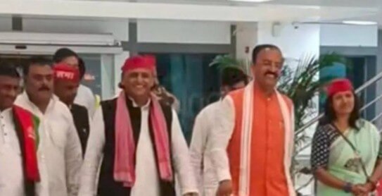 Akhilesh Yadav and Keshav Maurya (1)