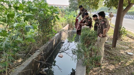 Noida nale me mili mahila kii lash IANS Nov 6 (2) (1)