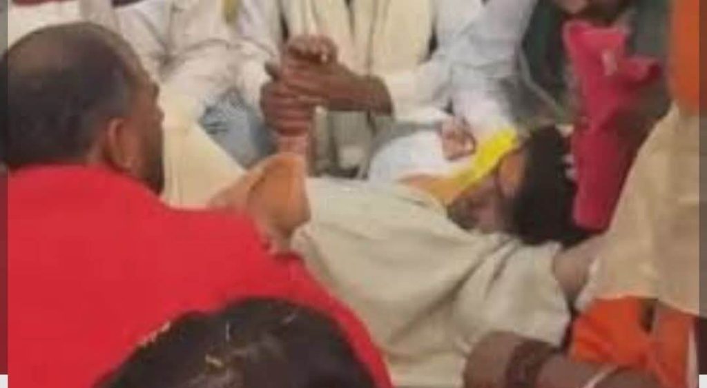 faint dhirendra shastri