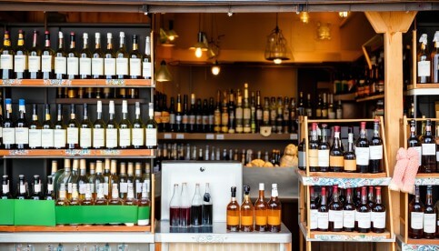 liquor liquor shop AI photo Depositphotos_848820210_XL (1) (1)