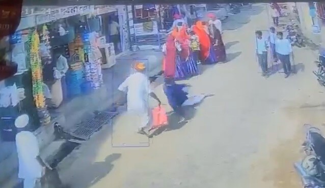 man suffers heart attack in baltora rajasthan dies on spot CCTV footage Nov 25 and 26 (1)