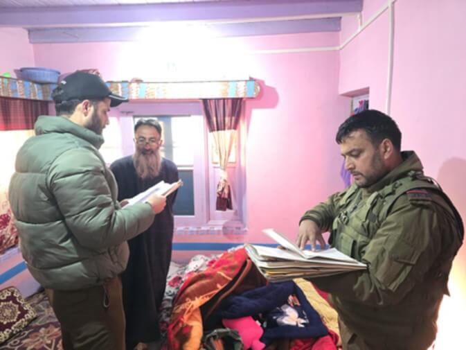 security forces raid at the house of a suspect in Kashmir Nov 12 IANS (1) (1)