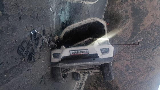 Scorpio overturns in Chamoli (1) (1)