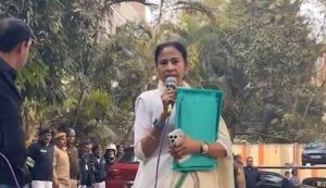 Mamata Banerjee reaches place where ED was conducting raid (1) (1)