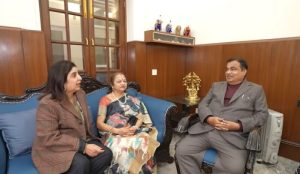 Nitin Gadkari His Wife And Farah Khan (1) (1)