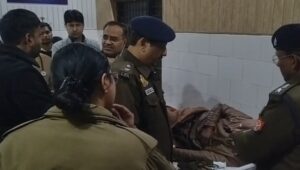 bus overturns in Etawah Agra expressway 10 injured Jan 31 (1)