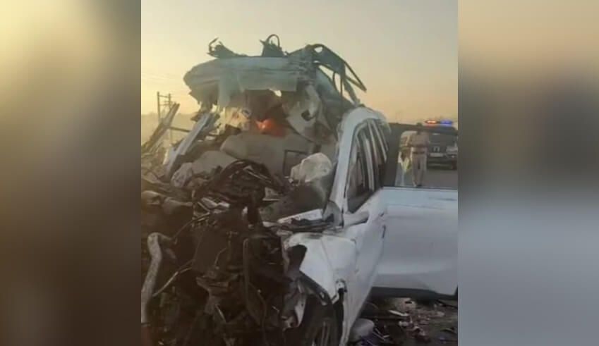 Car meets with an accident Bengaluru 2 Feb 13 (1)