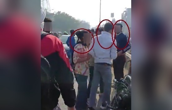couple fights on valentine day on meerut road (1)
