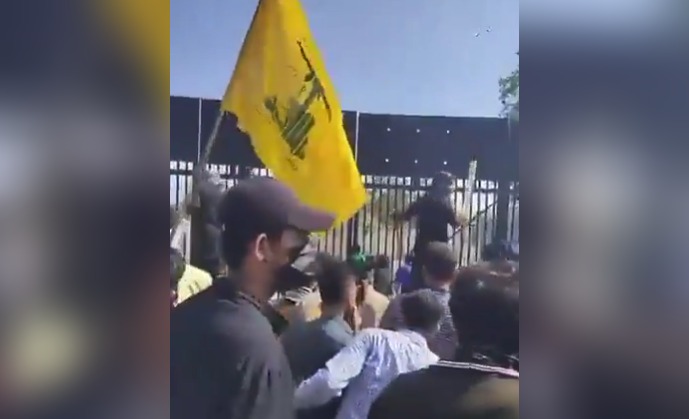 after Ali Khamneni death crowd attacks US embassy in Karachi