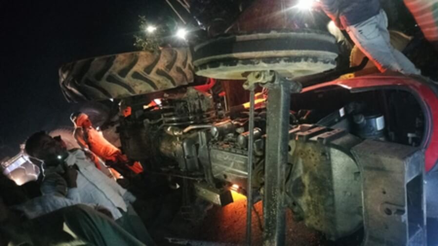 accident in MP tractor trolley turns (1) (1)