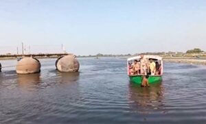 boat capsizes in yamuna in mathura (1) (1)