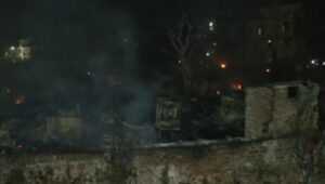 fire in lucknow April 15 (1) (1)