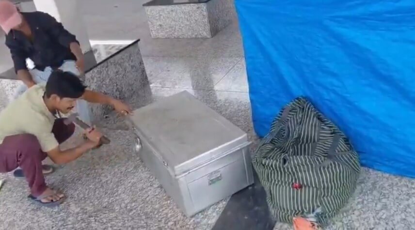 Lucknow body of woman found in box (1)