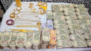 gold and cash recovered from the house of tmc leader in Birbhum (2) (1)